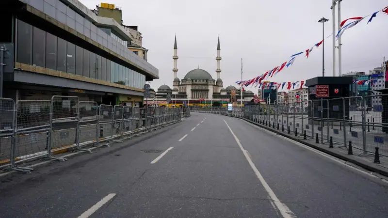 1 Mayıs'ta Taksim Engeli: Kutlamalar Kadıköy ve Kartal'a Kaydı!
