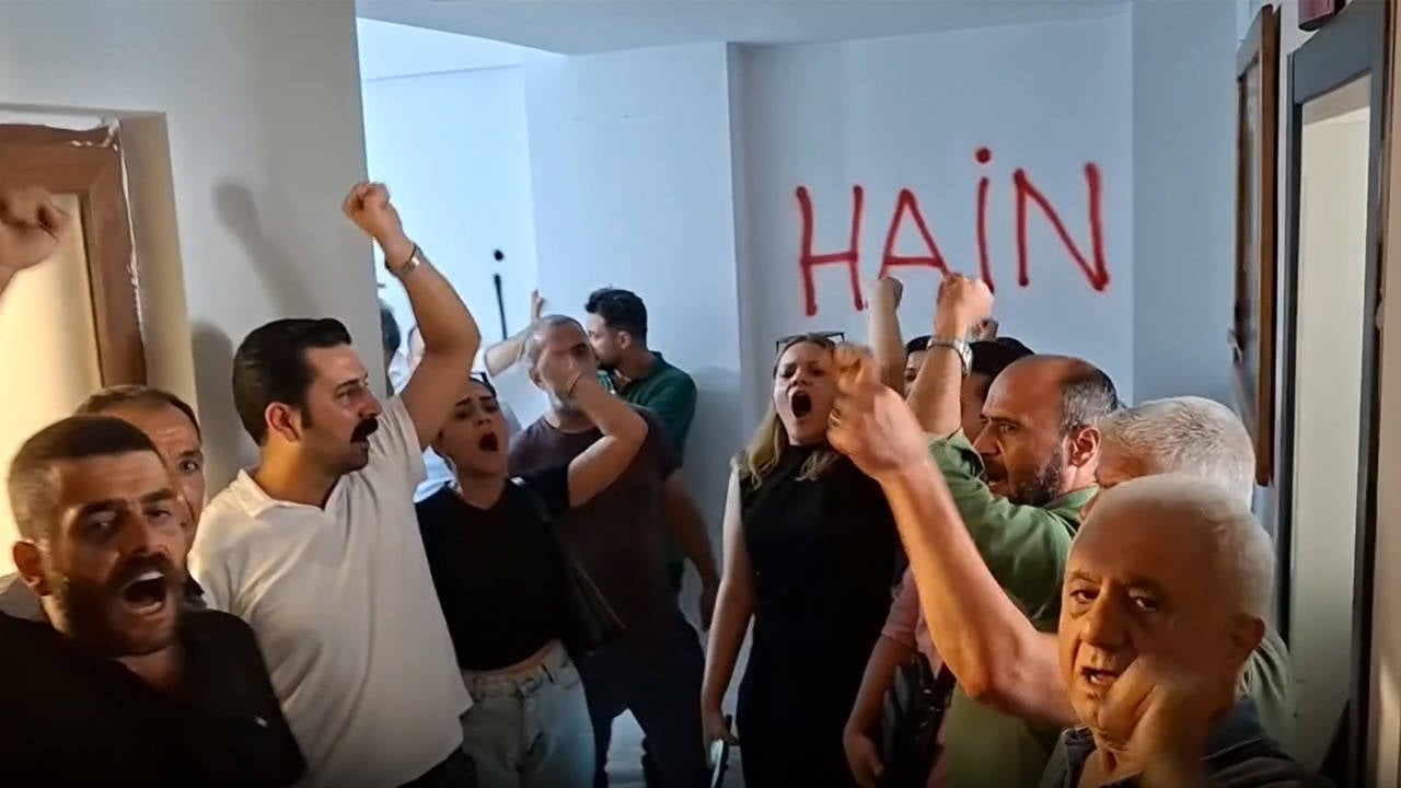 CHP Osmaniye İl Başkanlığı’nda Çilingir Krizi! Neler Yaşandı?
