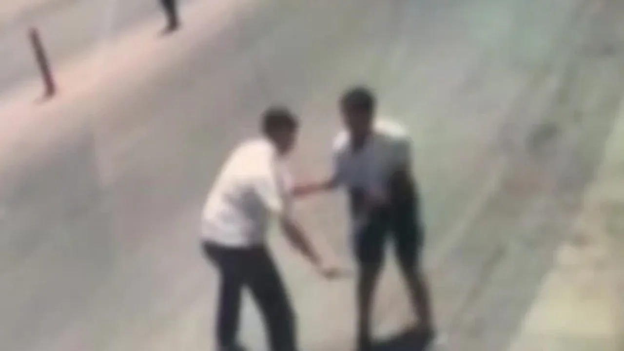 Denizli'de Gençler Arasında Bıçaklı Kavga: 17 Yaşındaki Çocuk Yaraladı!