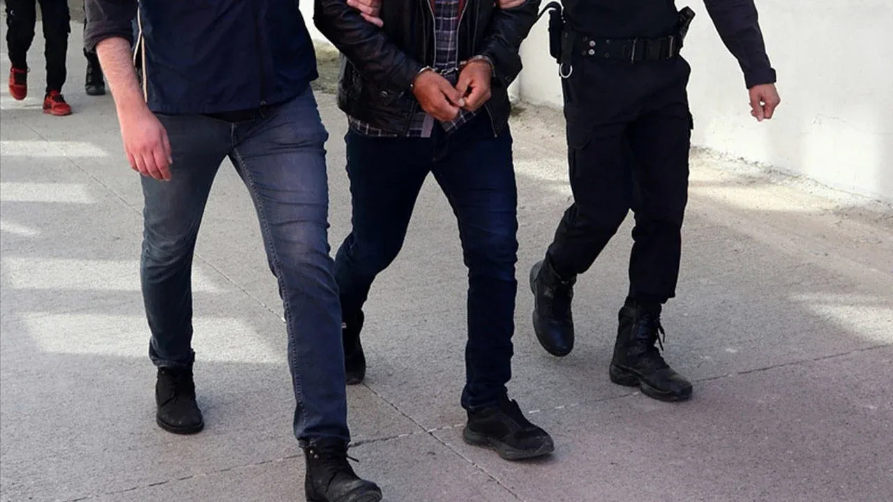 Bornova'da Ruhsatsız Silah Operasyonu: Şok Sayılar Ele Geçirildi!