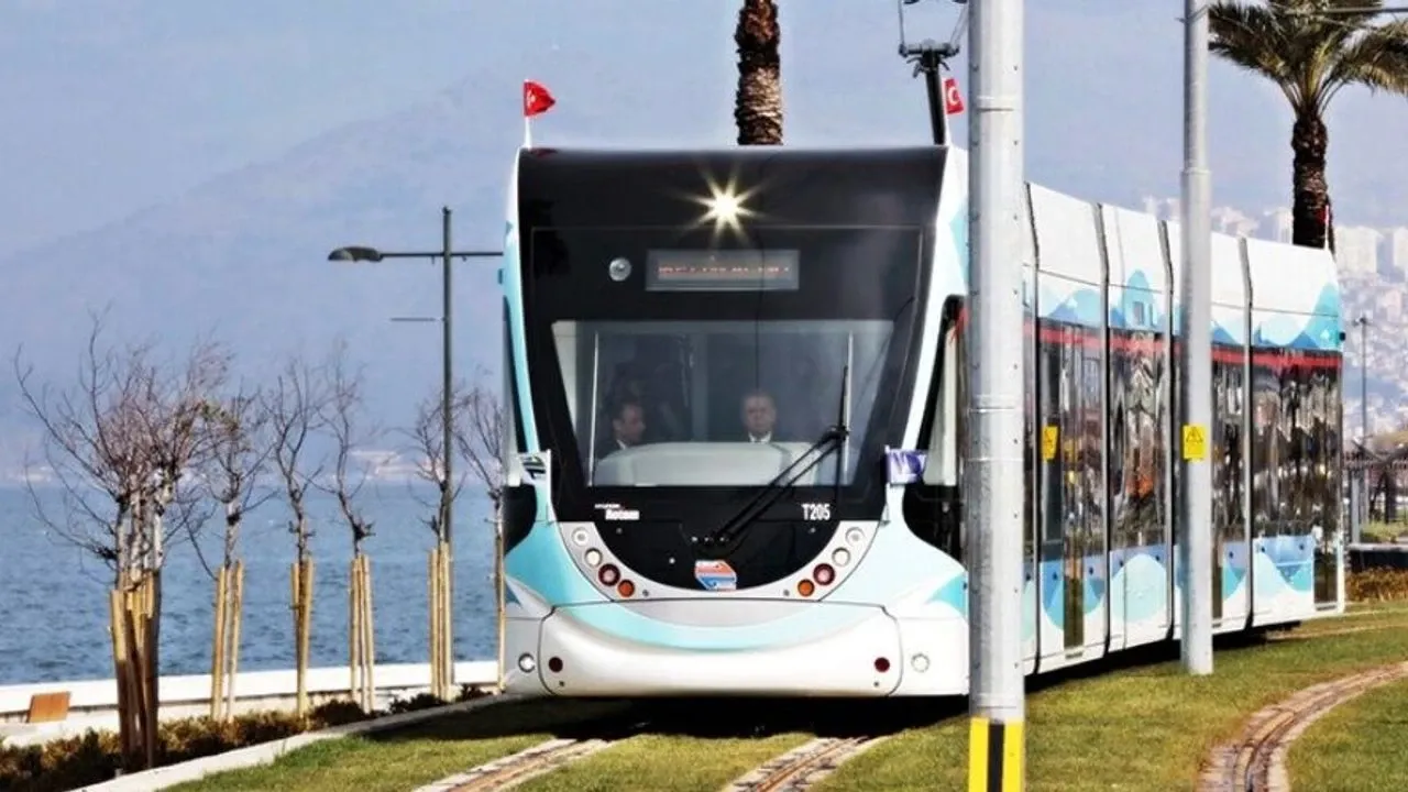 İzmir Tramvayında Pazar Sürprizi: Bazı Duraklarda Sefer Yok!