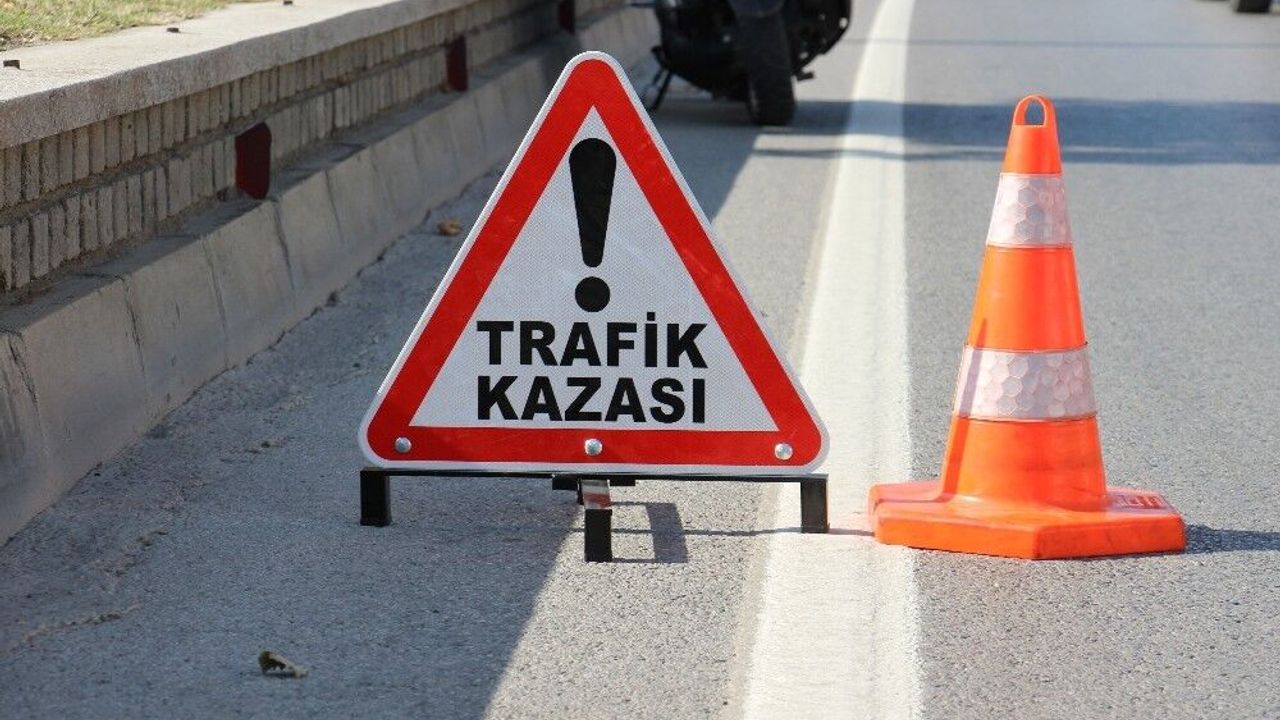 İzmir Ödemiş’te Motosiklet Devrildi: 2 Yaralı Var!