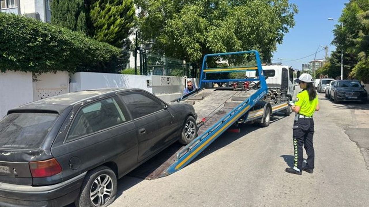 Manisa'da Hurda Araç Temizliği Başladı: Süre Dolanlar Kaldırılıyor!