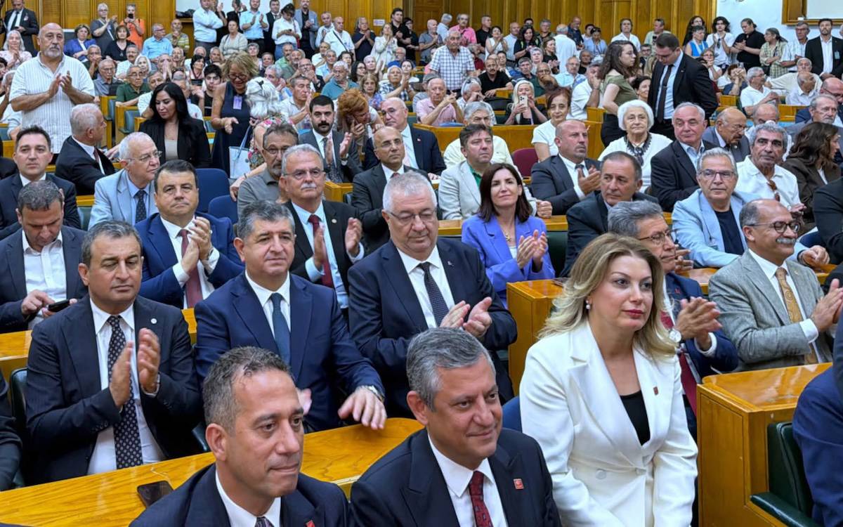 90'dan Fazla CHP Milletvekili Özel'in Yeni Partisine İmzayı Attı!