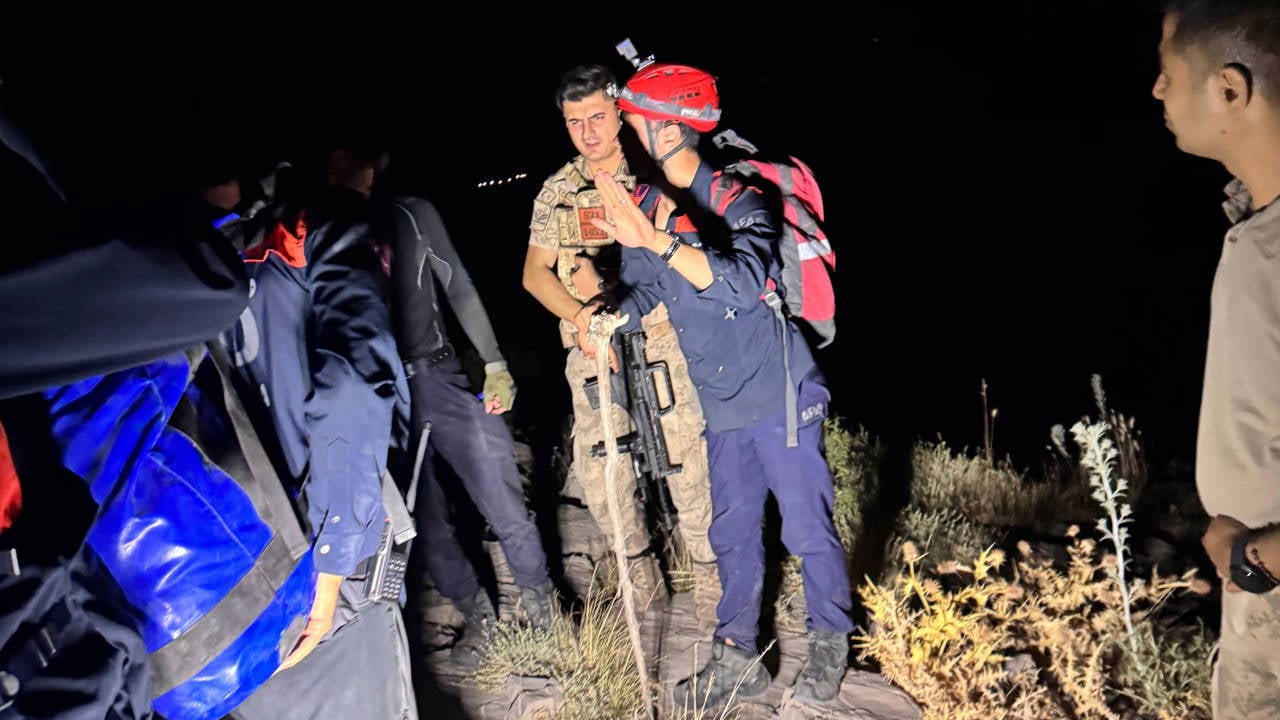 Şırnak’taki Dağda Mahsur Kalan 2 Mühendis Böyle Kurtarıldı!