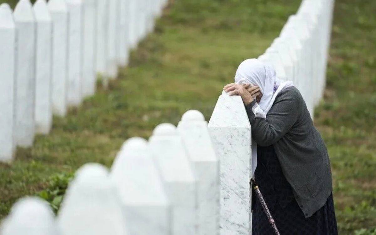 Srebrenitsa Soykırımı’nda 31 Yıl: Yeni Kurbanlar Son Yolculuğuna Uğurlanıyor!