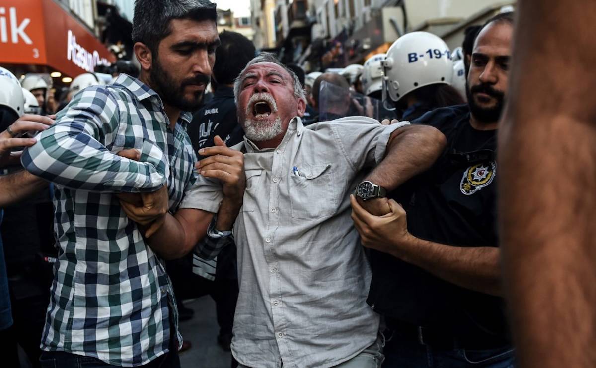 Türkiye Çalışan Haklarında Dünya Karanlığında!