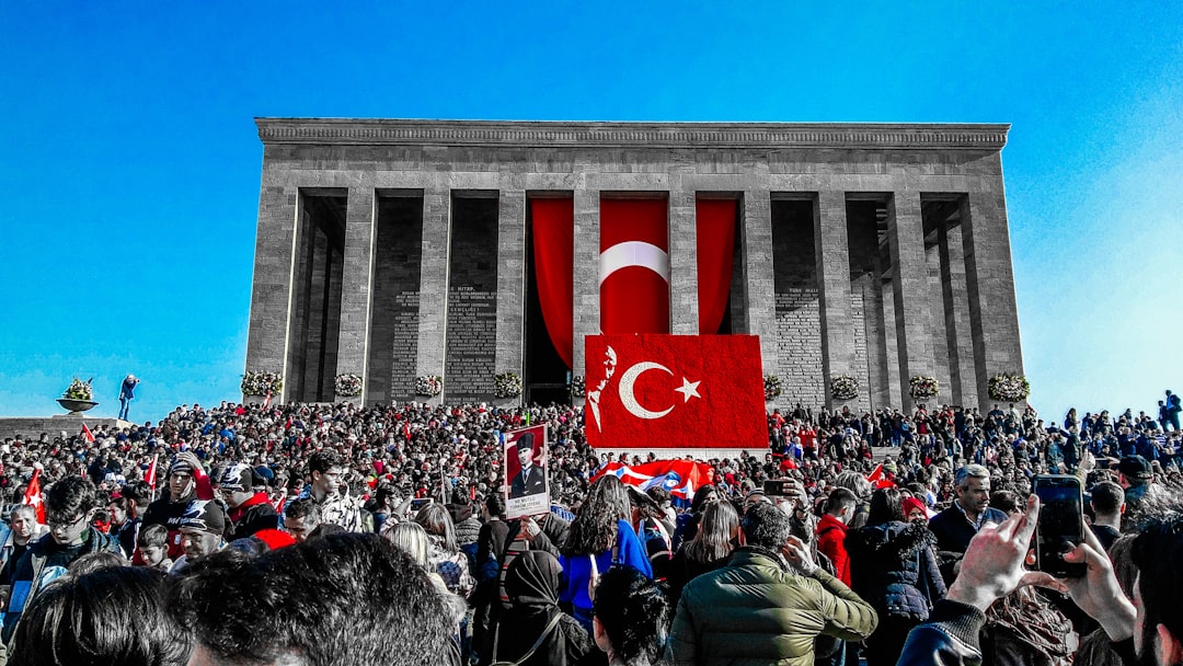 Muhalefet Stratejisi Değişiyor: Çiçek Gibi Yeni Duruş!