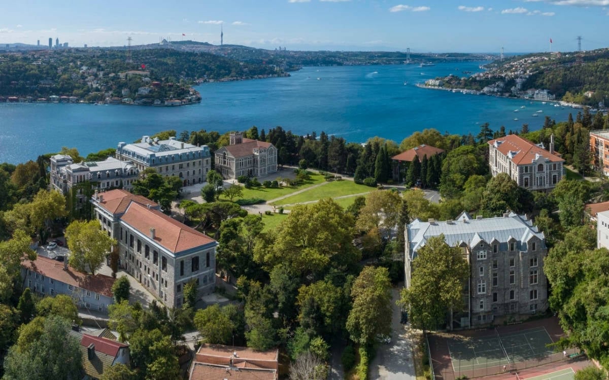 Paraşüt Akademisyen İle Fotoğraf Çekilmeyen Öğrenciye Kampüs Kartı İptali!