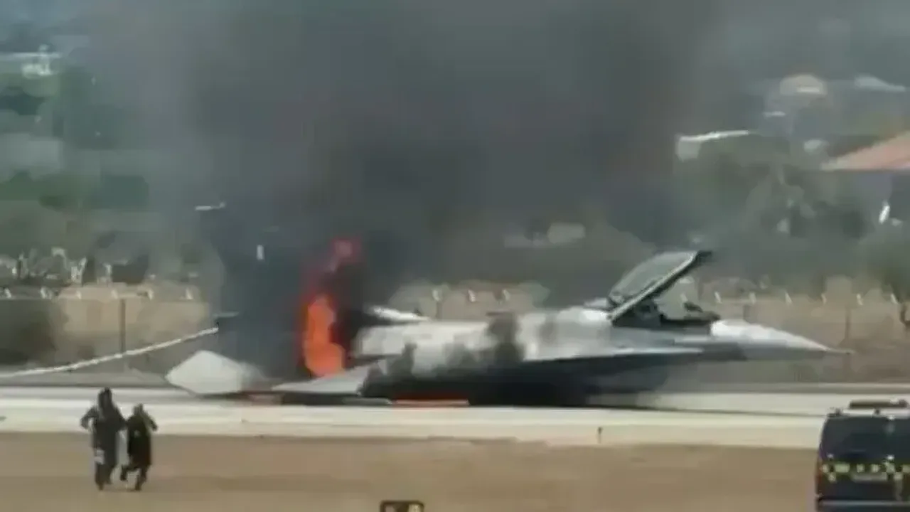 Yunanistan'da F-16 Krizi: Havada Alev Alan Jet Zorunlu İniş Yaptı!